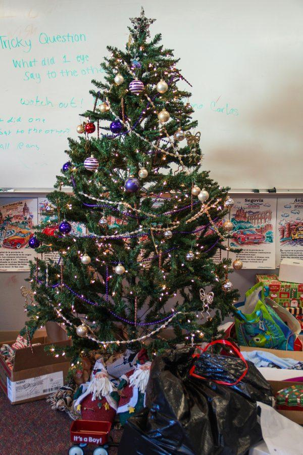 Students+place+toys%2C+clothes%2C+and+other+gifts+to+the+Giving+Tree%2C+which+helps+needy+Castle+View+families+during+the+holidays.+Photo+by+Heather+Monks